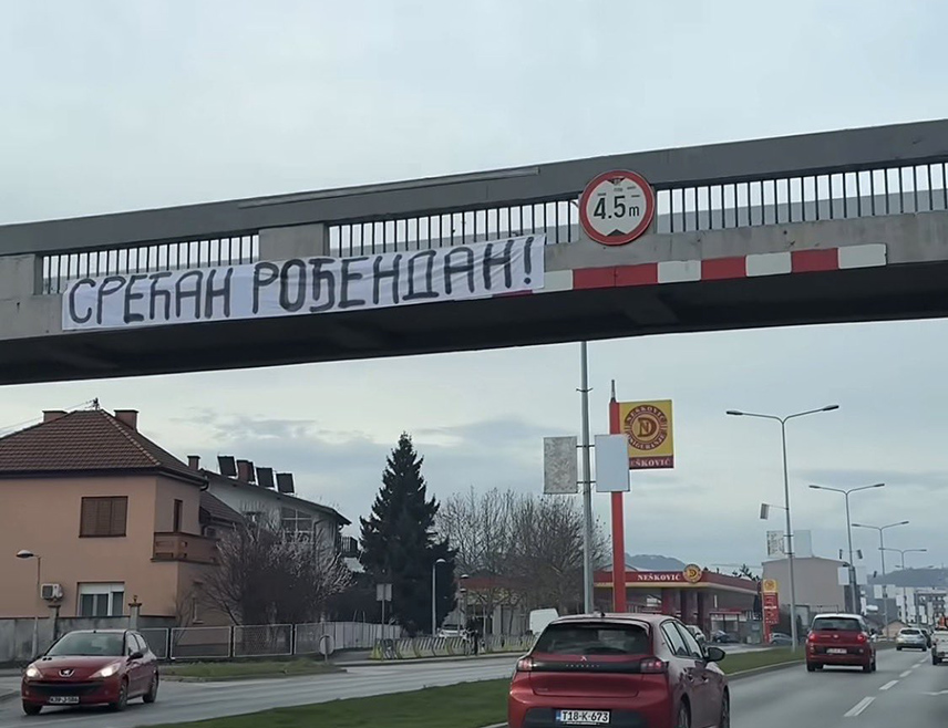 БАЊАЛУКА, 12. МАРТА /СРНА/ - На улазу у Бањалуку осванула је рођенданска честитка за предсједника СНСД-а Милорада Додика.