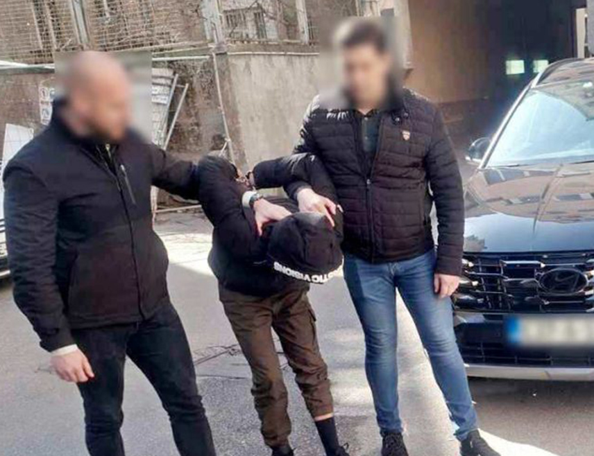 САРАЈЕВО, 12. МАРТА /СРНА/ - Држављанин Авганистана који је прије неколико дана искористио прилику и побјегао из просторија Федералне управе полиције /ФУП/ лоциран је и ухапшен.