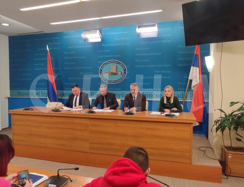 БАЊАЛУКА, 12. МАРТА /СРНА/ - Влада Републике Српске усвојила је на данашњој сједници Одлуку о ограничењу марже на нафту и нафтне деривате.