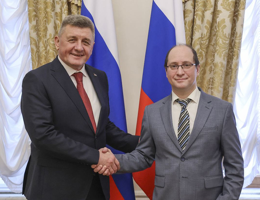 БАЊАЛУКА, 12. МАРТА /СРНА/ - Министар за научнотехнолошки развој и високо образовање Републике Српске Драга Мастиловића и предсједник Управног одбора Руског историјског друштва Руслан Григоревич Гагкуев истакли су да треба његовати културу памћења, посебно о Другом свјетском рату и огромном страдању српског и руског народа.