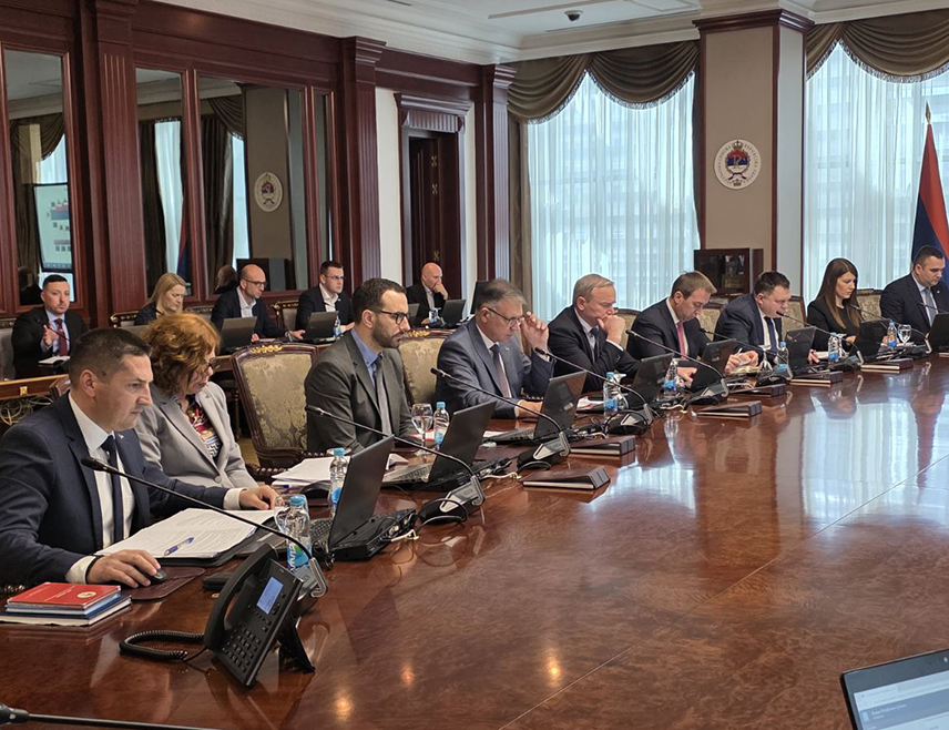 БАЊАЛУКА, 12. МАРТА /СРНА/ - Влада Републике Српске усвојила је данас информацију о потреби увођења система електронских фактура у Српској, који ће бити значајан за дигитализацију пословања, смањење трошкова, те повећање ефикасности кроз бржу размјену докумената.