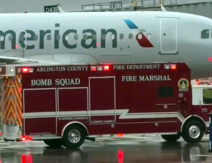 ВАШИНГТОН, 12. МАРТА /СРНА - РИА Новости/ - Сумњив пакет пронађен је у просторији у којој запослени проводе паузу на Националном аеродрому "Роналд Реган" у Вашингтону, саопштено је из управе Аеродрома.