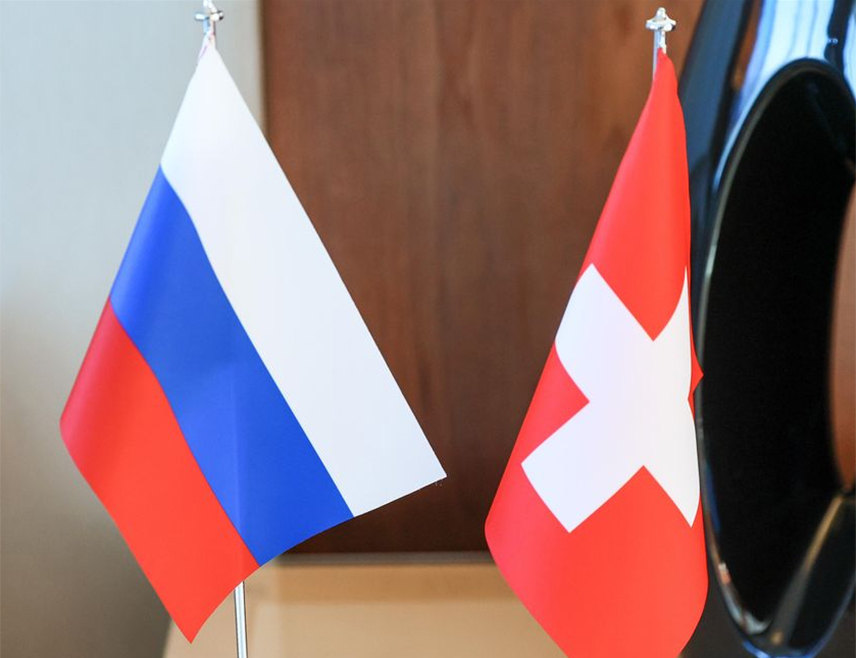 БЕРН, 13. МАРТА /СРНА/ - Швајцарско Министарство спољних послова обавијестило је Амбасаду Русије о новим ограничењима кретања руских дипломата, која су ступила на снагу усвајањем 19. пакета санкција ЕУ Русији, речено је агенцији РИА Новости из дипломатске мисије агенцији РИА Новости.