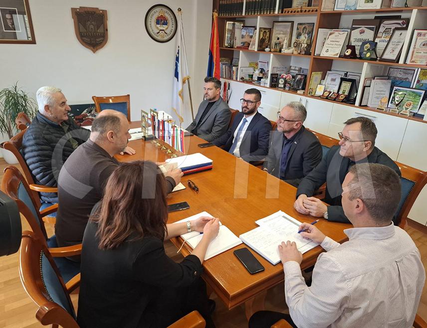 ВИШЕГРАД, 13. МАРТА /СРНА/ - Предстаници општине Вишеград данас су потписали споразум о сарадњи са Фондацијом "Помоћ" Борачке организације Републике Српске у присуству министра рада и борачко-инвалидске заштите Радана Остојић.