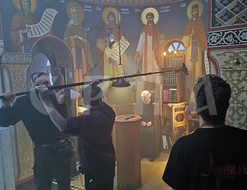 NOVI SAD, MARCH 13 /SRNA/ - The filming of the final scenes of the film "Linija" /"The Line"/, directed by Dragan Elčić, about the legendary war surgeon Miodrag Lazić, who saved lives in Republika Srpska during the wars of the 1990s, was completed today at the Kovilj Monastery on Fruška Gora.