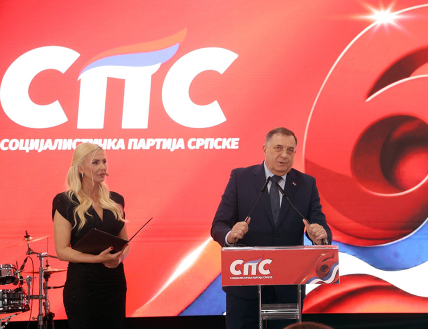 ДОБОЈ, 13. МАРТА /СРНА/ - Предсједник СНСД-а Милорад Додик поручио је да су стабилност и институционална снага Републике Српске заједничке вриједности које СНСД дијели са својим коалиционих партнерима, док је друга важна ствар да Српска одлучује сама о себи.