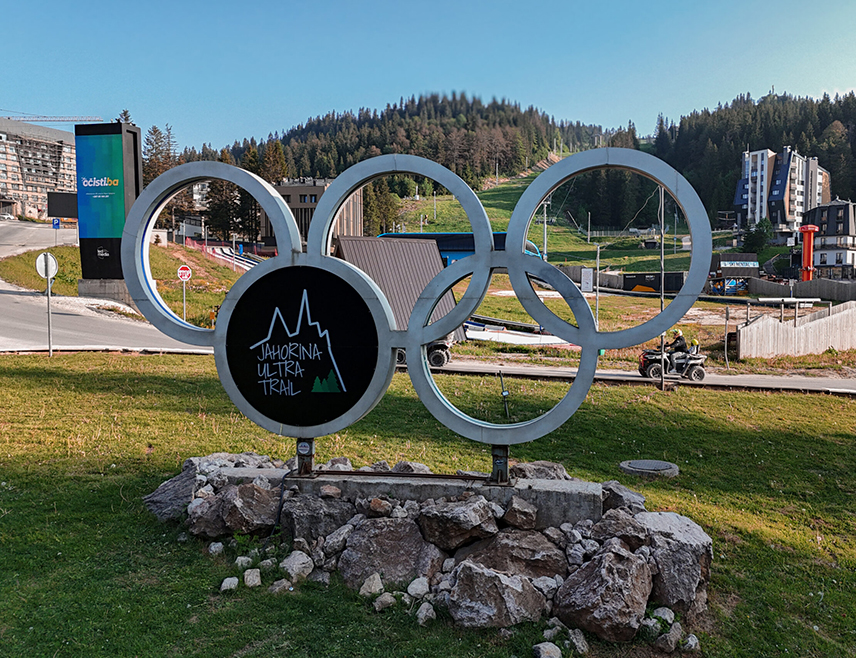 ИСТОЧНО САРАЈЕВО, 14. МАРТА /СРНА/ - Олимпијски центар "Јахорина" демантовао је медијске наводе који се односе на наводно "ново задужење" од 30 милиона КМ.