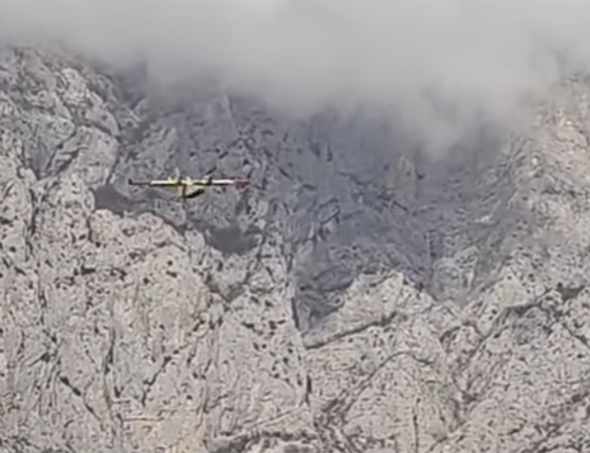 МАКАРСКА, 14. МАРТА /СРНА/ - Пожар који је данас послије подне избио на Великом брду изнад Макарске локализован је у предвечерњим часовима, али ће група ватрогасаца дежурати на пожаришту током ноћи, саопштила је Ватрогасна јединица Макарска.