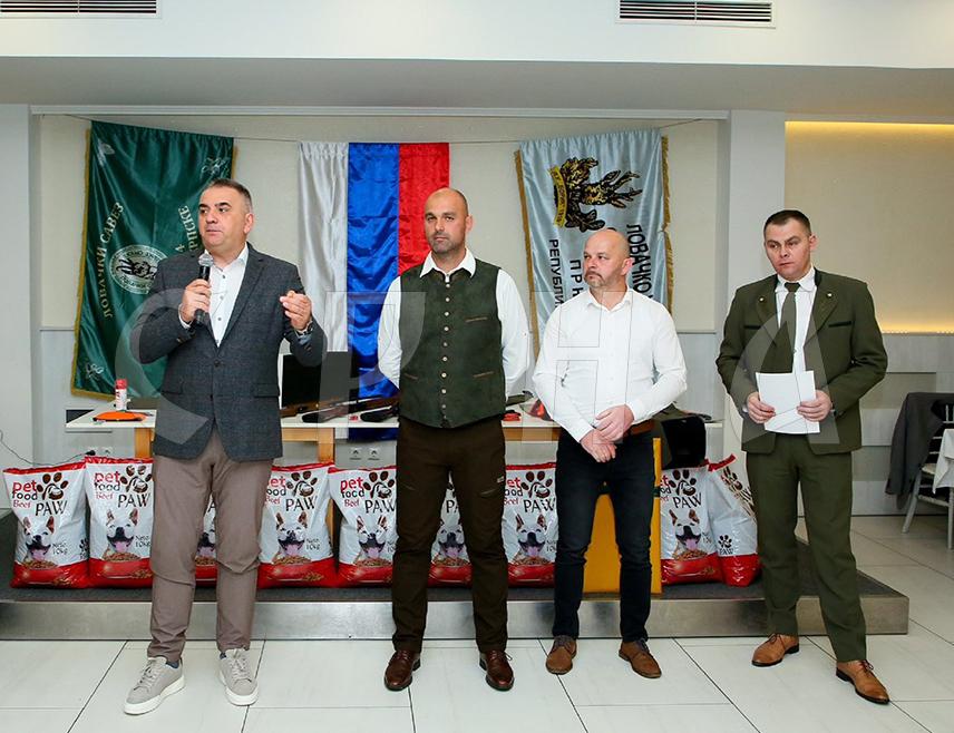 ПРЊАВОР, 14. МАРТА /СРНА/ - Предсједник Владе Републике Српске Саво Минић рекао је вечерас у Прњавору да ће Влада Српске и Ловачки савез наставити подржавати све активности ловаца у Републици Српској којих је сада више од 26.000.