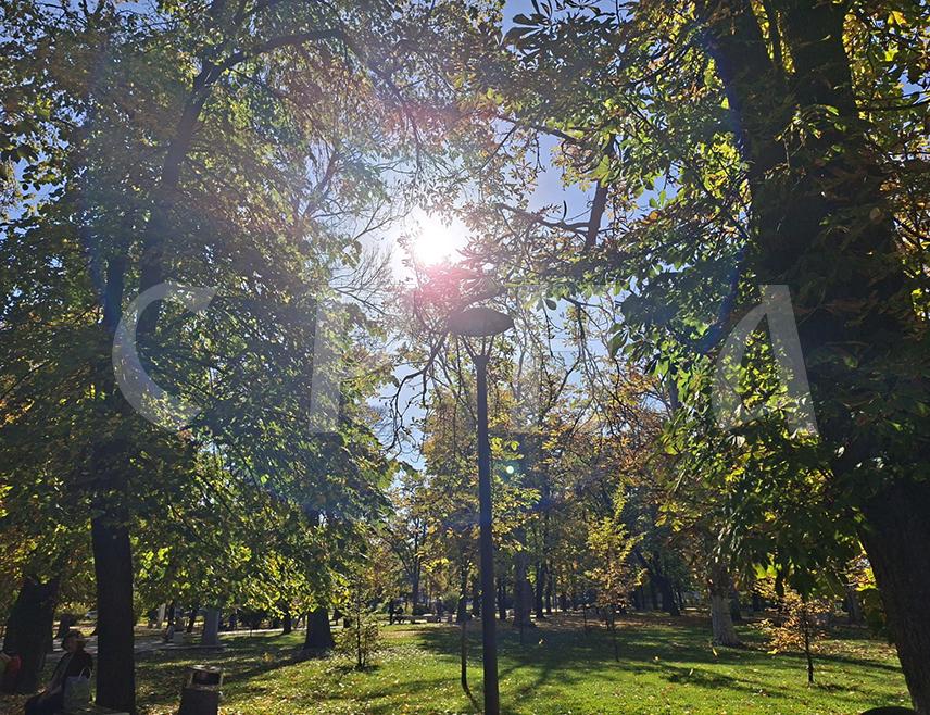 БИЈЕЉИНА, 15. МАРТА /СРНА/ - У Републици Српској и Федерацији БиХ /ФБиХ/ данас ће бити претежно сунчано и натпросјечно топло.