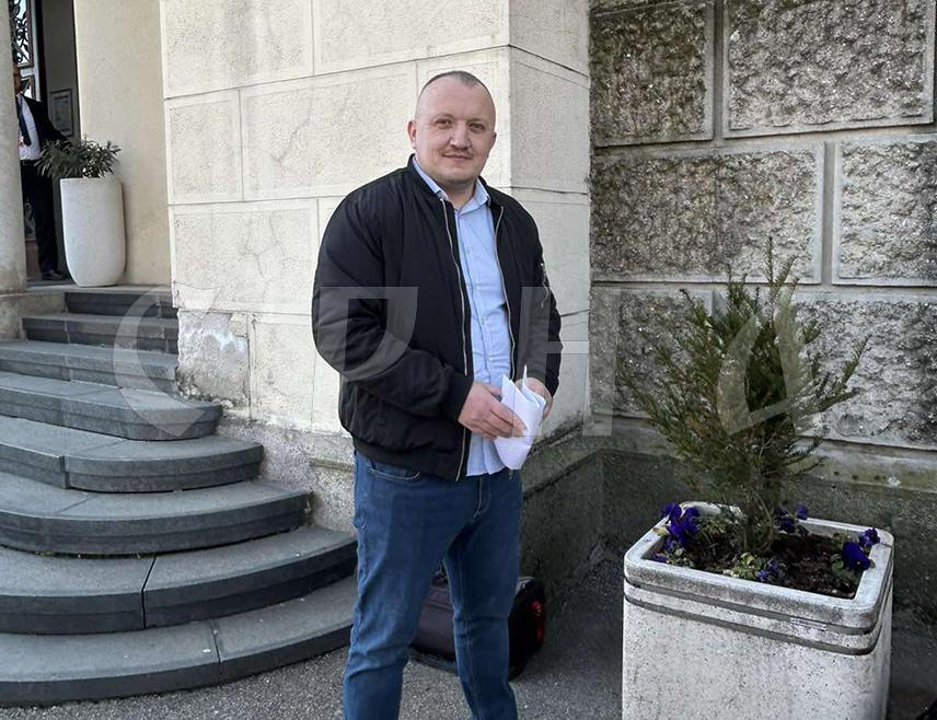 БАЊАЛУКА, 16. МАРТА /СРНА/ - Бесплатан јавни превоз за све грађане Бањалуке у наредна три мјесеца, смањење стопе пореза на непокретности за 50 одсто и повећање издвајања за суфинансирање боравка дјеце у јавним и приватним вртићима за додатних 20 одсто до краја године, неке су од предложених мјера наведених у иницијативи бањалучког Удружења за заштиту потрошача "Реакција" која је упућена градским властима.