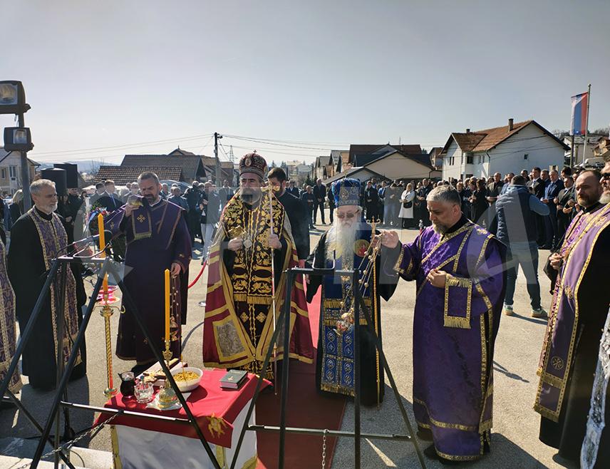 SOKOLAC, MARCH 16 /SRNA/ – A memorial service was held today at the main cross at the Military Memorial Cemetery Novi Zejtinlik in Sokolac, where 961 Serb soldiers rest, as part of commemorating the 30th anniversary of the exodus of Sarajevo Serbs.