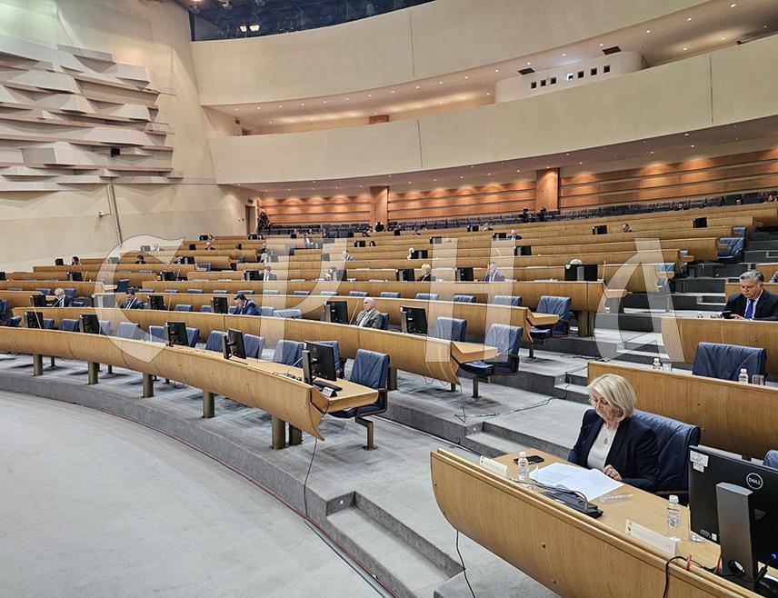 САРАЈЕВО, 16. МАРТА /СРНА/ - Предсједавајућа Савјета министара Борјана Кришто изјавила је на сједници Представничког дома Парламентарне скупштине БиХ да нема званичних информација о томе да ће Хрватска на граници са БиХ градити прихватни мигрантски центар.