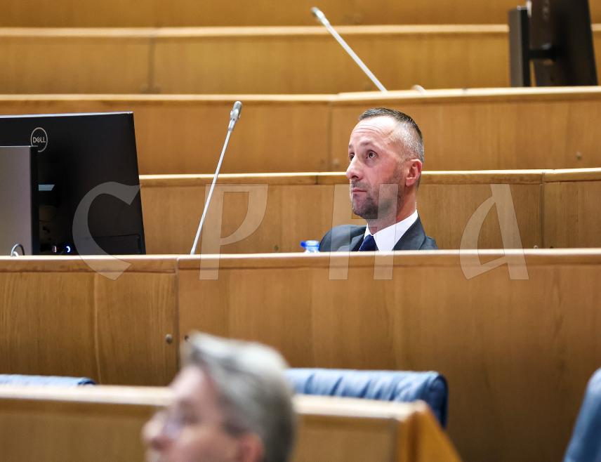 САРАЈЕВО, 16. МАРТА /СРНА/ - Посланик СНСД-а у Представничком дому Парламентарне скупштине БиХ Милорад Којић указао је да Приједлог закона о допуни на Закона о акцизама у БиХ, чији је предлагач посланик СДП-а Саша Магазиновић, представља покушај увођења полулистичке мјере да би се у изборној години привољело гласачко тијело да гласа за ту политичку опцију.