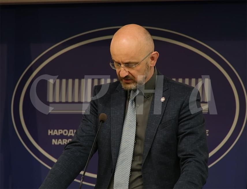 БАЊАЛУКА, 16. МАРТА /СРНА/ - Шеф посланичког клуба СНСД-а у Народној скупштини Републике Српске Срђан Мазалица рекао је да не очекује да Уставни суд БиХ одлучује о легитимитету Владе Републике Српске и да само опозиција у Српској жели суноврат Републике помињући поништавање одлука Владе Српске.