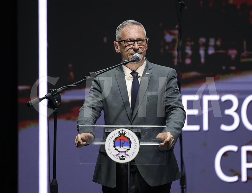 ISTOČNO SARAJEVO, MARCH 16 /SRNA/ - The Serb people of Sarajevo made a huge sacrifice for freedom and for Republika Srpska; during the war their path was one of Golgotha and suffering, but also of heroism and bravery, said this evening the Minister of Labor, War Veterans’ and Disabled Persons' Protection of Republika Srpska, Radan Ostojić.