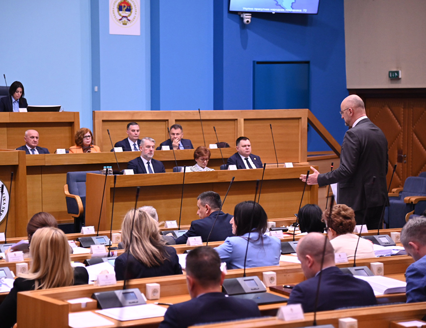 BANJA LUKA, MARCH 17 /SRNA/ – The head of the SNSD Caucus in the Republika Srpska National Assembly, Srđan Mazalica, says the resolution condemning and banning the promotion and glorification of the ideology and symbols of the NDH, as well as Ustasha, Nazi, and fascist ideologies and symbols, was drafted by top experts and contains key facts, positions, and measures through which Republika Srpska will fight this growing evil.