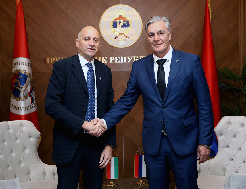 БАЊАЛУКА, 17. МАРТА /СРНА/ - Предсједник Републике Српске Синиша Каран поручио је на састанку са амбасадором Мађарске у БиХ Кристијаном Пошом да Српску и Мађарску карактерише узајамно разумијевање и поштовање, као и да је опредијељен за даље интензивирање сарадње с циљем политичког, економског и привредног раста и просперитета.