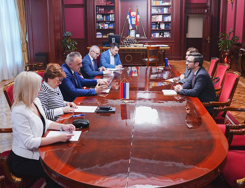 БАЊАЛУКА, 17. МАРТА /СРНА/ - Предсједник Владе Републике Српске Саво Минић и министар финансија Зора Видовић, у техничком мандату, информисали су резидентног представника ММФ-а у БиХ Андреаса Тудику да Српска редовно измирује све обавезе и да је план Владе да задржи низак ниво задужености.