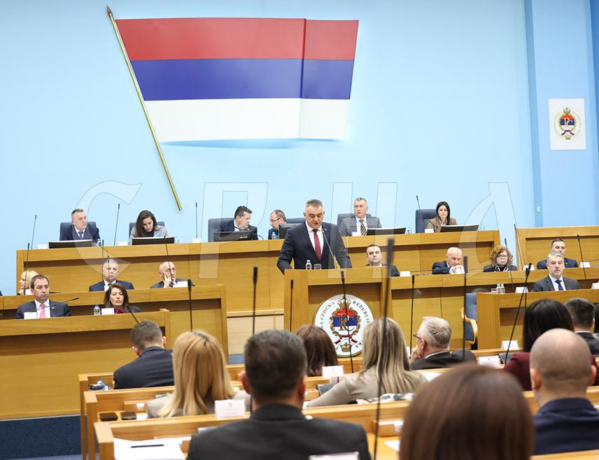 БАЊАЛУКА, 17. МАРТА /СРНА/ - Посебна сједница Народне скупштине Републике Српске на чијем дневном реду је избор предсједника Владе Српске и чланова Владе Републике Српске почела је данас у Бањалуци.