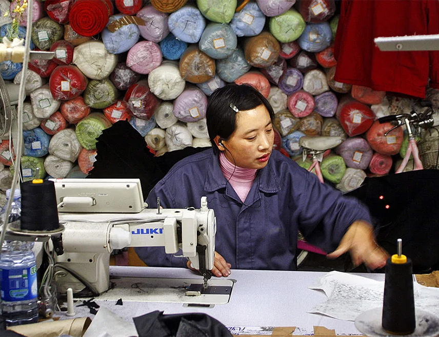 МИЛАНО, 17. МАРТА /СРНА/ - Тужиоци из Милана данас су ставили под судски надзор модне фирме "Алберто Аспеси" и "Дама СпА", власника бренда "Пол енд Шарк" због сумње да су искориштавали раднике мигранте, наведено је у судским документима.