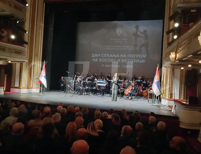 БЕОГРАД, 17. МАРТА /СРНА/ - Државном церемонијом "Дан сjећања на 17. март 2004. године – погром на Косову и Метохији" у Београду је почело обиљежавање 22 године од погрома српског становништва на Косову и Метохији.