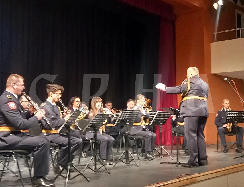 ТРЕБИЊЕ, 18. МАРТА /СРНА/ - Полицијски оркестар Министарства унутрашњих послова /МУП/ Републике Српске одржао је данас у Требињу концерт за основце који су уживали у дјечијим пјесмама, као и композицијама из чувених "Дизнијевих" филмова.