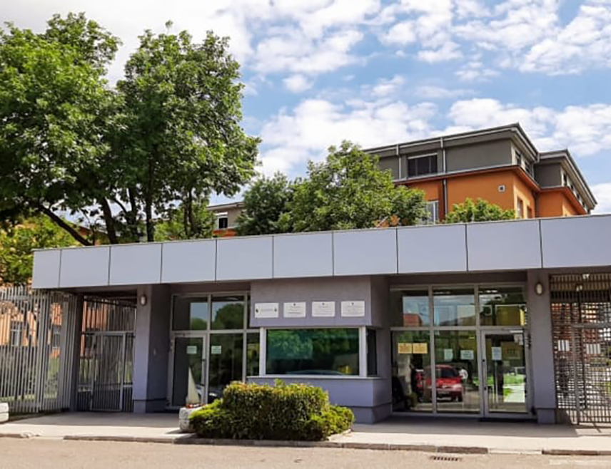 САРАЈЕВО, 18. МАРТА /СРНА/ - Свједок Тужилаштва Ибрахим Херак испричао је данас на суђењу у предмету "Ејуп Ганић и остали" да је Есад Раонић 3. маја 1992. године пуцао на транспортер ЈНА који је стао и скинуо маскирну униформу официру који је изашао из возила.