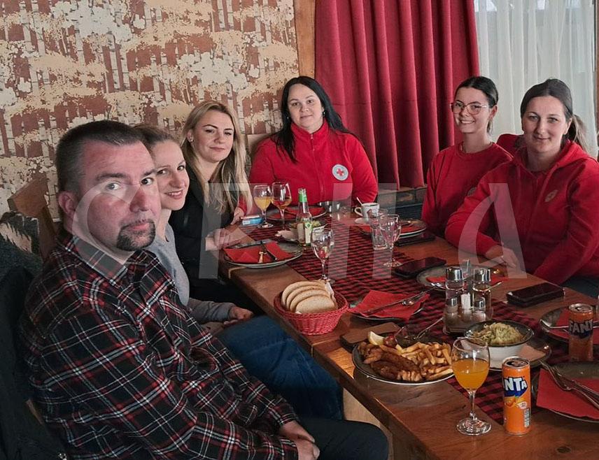 ДОБОЈ, 18. МАРТА /СРНА/ - Пет лица из породица погинулих и заробљених бораца и несталих цивила са подручја Добоја користи услуге туђе његе, коју им је омогућила Градска организација Црвеног крста.