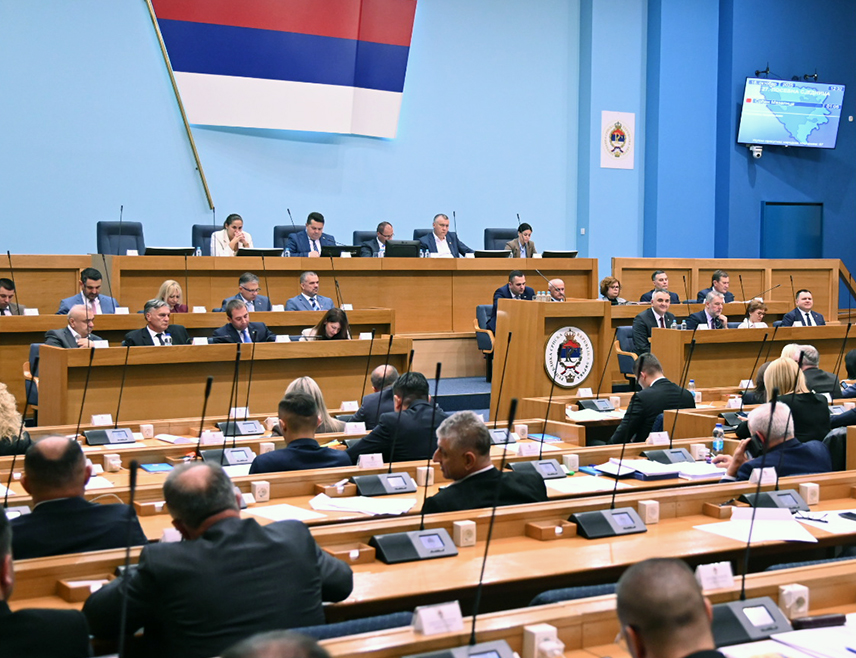 БАЊАЛУКА, 18. МАРТА /СРНА/ - Министар привреде и предузетништва Републике Српске Раденко Бубић рекао је да је циљ усвајања Приједлога закона о подстицајима у привреди по хитном поступку унапређивање конкурентности привредних субјеката, одржавање нивоа запослености и привлачење домаћих и страних улагања у привреду.