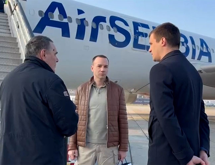 БЕОГРАД, 18. МАРТА /СРНА/ - Из Ријада је планирано да током ноћи и наредног дана буде евакуисано 250 држављана Србије, који су се у тренутку избијања сукоба на Блиском истоку затекли у Кувајту, Бахреину и Катару, изјавио је државни секретар у Министарству Дамјан Јовић.