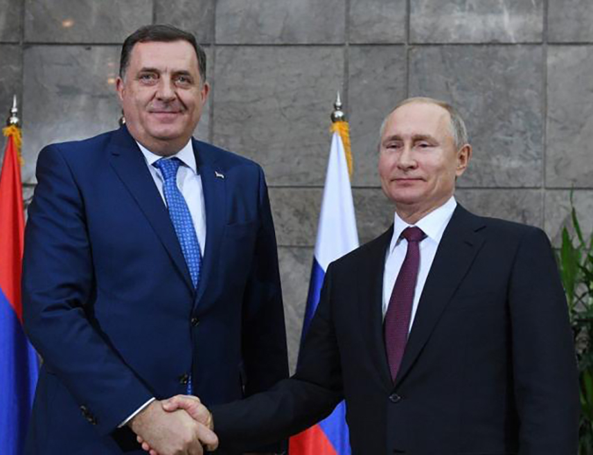 БАЊАЛУКА, 18. МАРТА /СРНА/ - Лидер СНСД-а Милорад Додик изјавио је да амбасадори не би требало да се мијешају у унутрашње ствари земље домаћина, те да амбасадору Њемачке у БиХ Алфреду Гранасу не би објашњавао шта је српски народ кроз историју добио од Русије, а шта од таквих који му дијеле лекције.