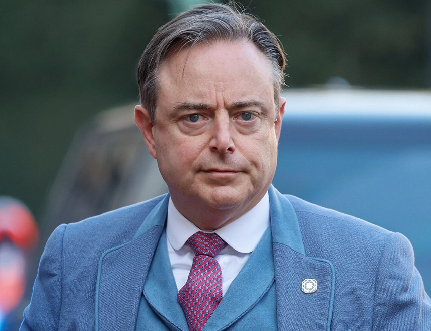 БРИСЕЛ, 19. МАРТА /СРНА - РИА Новости/ - Премијер Белгије Барт де Вевер критиковао је ЕУ због тога што финансира украјинска ратна дејства, а не учествује у мировним преговорима.