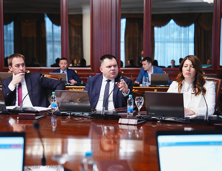 БАЊАЛУКА, 19. МАРТА /СРНА/ - Влада Републике Српске усвојила је информацију о потребним средствима за изградњу, санацију и реконструкцију основних и средњих школа у Српској, те задужила министарство просвјете и културе, те финансија да у буџету за ову годину обезбиједе додатних 940.000 КМ.