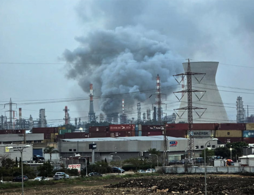 ЈЕРУСАЛИМ, 19. МАРТА /СРНА/ - Иранске снаге ракетирале су израелску рафинерију нафте у Хаифи, али није причињена већа штета, саопштено је из израелског Министарства енергетике.