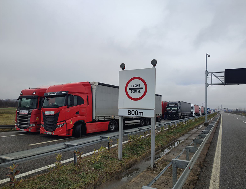 САРАЈЕВО, 20. МАРTА /СРНА/ - Координатор Конзорцијума "Логистика" Марко Ивановић изјавио је Срни да превозници приликом протеста планираних за понедјељак, 23. март, неће дозвољавати пролазак цистери са горивом преко границе, док одлуку о састанку са премијером Републике Српске Савом Минићем још нису донијели.