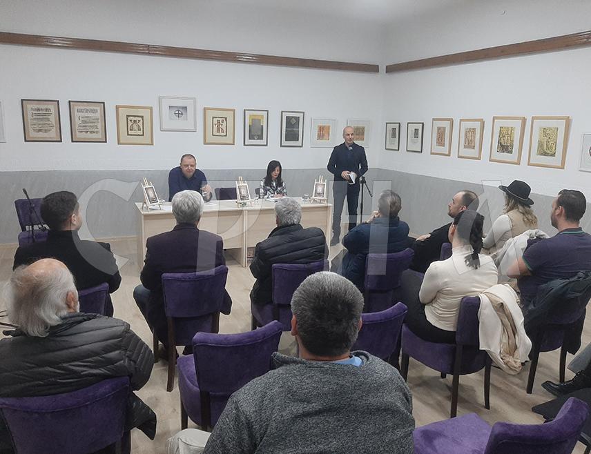 ФОЧА, 20. МАРТА /СРНА/ - У фочанском Центру за културу и информисање одржано је пјесничко вече "У сусрет Свјетском дану поезије" на којем је своје стихове казивао пјесник Огњен Кандић из Источног Сарајева.