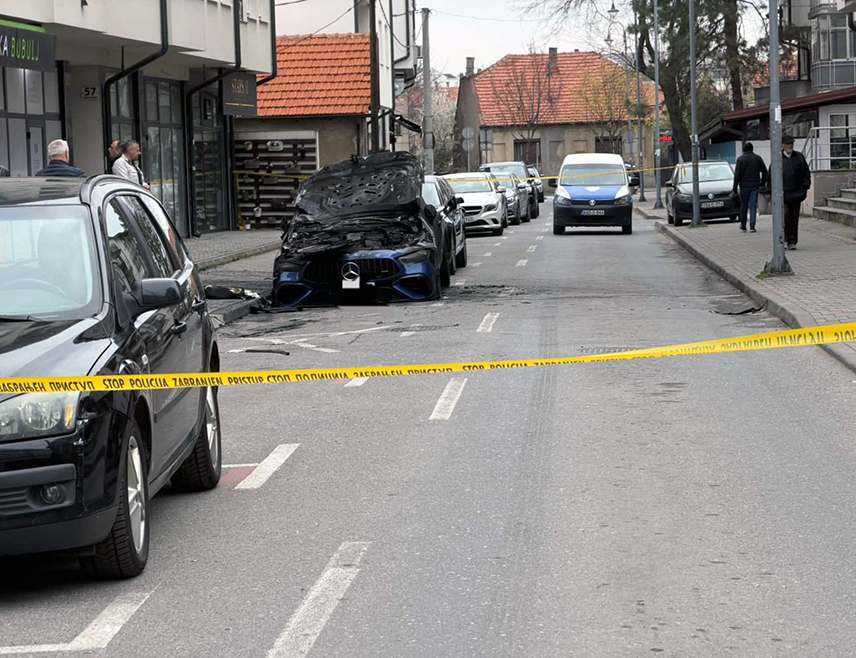 БИЈЕЉИНА, 20. МАРТА /СРНА/ - Аутомобил "мерцедес", који је изгорио ноћас у Бијељини, највероватније је намјерно запаљен због чега је наложено предузимање свих потребних мјера и радњи с циљем идентификовања и проналаска извршиоца кривичног дјела, саопштено је данас из бијељинског Окружног јавног тужилаштва.