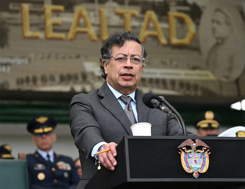 ВАШИНГТОН, 20. МАРТА /СРНА - РИА Новости/ - Предсједник Колумбије Густаво Петро суочава се са кривичним истрагама о потенцијалној повезаности са кријумчарима наркотика, јавио је "Њујорк тајмс", позивајући се на три неименована извора.