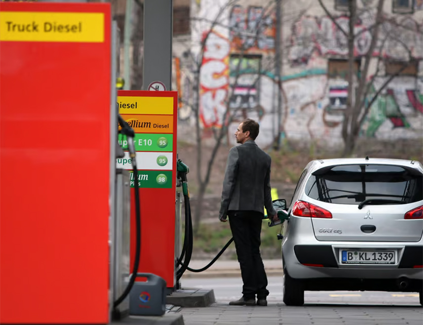 БЕРЛИН, 20. МАРТА /СРНА/ - Њемачка Влада очекује да ће пакет закона усмјерених на стабилизацију цијена горива у Њемачкој ступити на снагу прије католичког Ускрса, који је ове године 5. априла, рекао је замјеник портпарола Владе Себастијан Хиле.