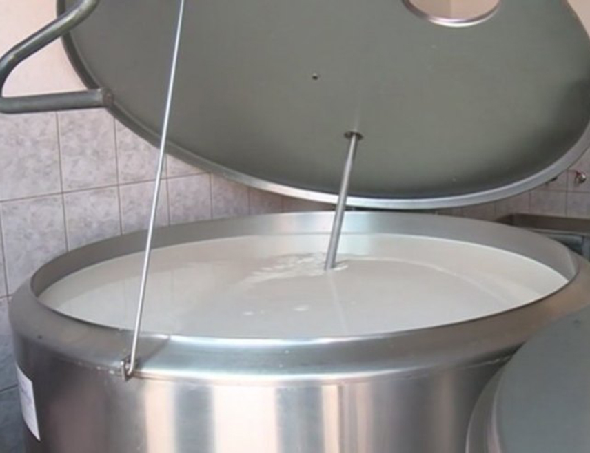 САРАЈЕВО, 21. МАРТА /СРНА/ - Из БиХ прошле године извезено је млијека и млијечних производа у вриједности око 146,13 милиона КМ, што представља благи раст од 0,16 одсто у односу на претходну годину, док је вриједност увоза смањена за 4,94 одсто и износила је 254,65 милиона КМ.