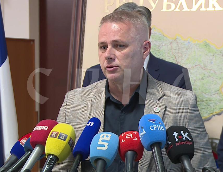 Републику Српску доживљавамо као своју земљу и било је изузетно важно да не запоставимо ниједно дете у Српској и због тога нам је кључан управо овај начин рада где бисмо могли да јаче и озбиљније делујемо на територији Српске, истакао је Јурић