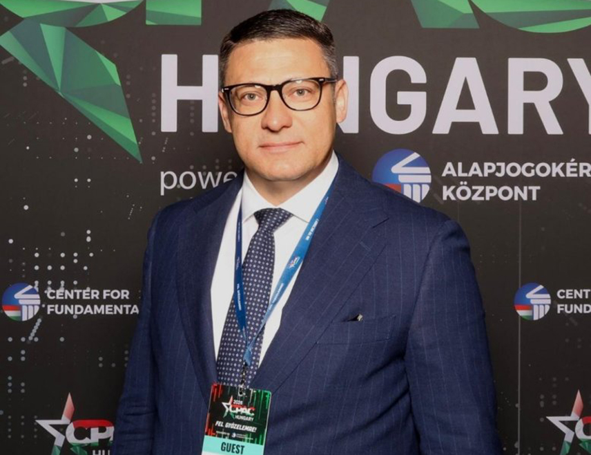 БЕОГРАД/БУДИМПЕШТА, 21. МАРТА /СРНА/ - Предсједник Српске лиге Александар Ђурђев поручио је са скупа европских и свјетских суверениста ЦПАЦ у Будимпешти да предстоји жестока борба за очување хришћанског идентитета Европе, њених традиционалних вриједности и породице као стуба сваког здравог друштва.