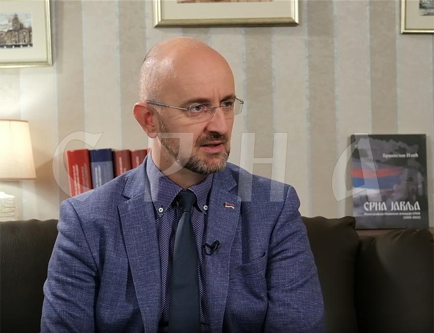 БАЊАЛУКА, 21. МАРTА /СРНА/ - Како вјеровати у ЕУ о којој нам говори човјек који на годишњицу етничког чишћења Срба из Хрватске објављује ратну слику са пушком и униформом, изјавио је шеф Клуба посланика СНСД-а у Народној скупштини Републике Српске Срђан Мазалица.