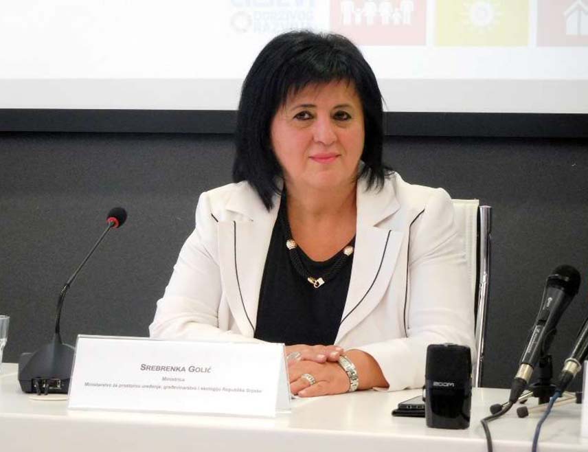 БАЊАЛУКА, 21. МАРТА /СРНА/ - Предсједавајућа Вијећа народа Републике Српске Сребренка Голић поручила је професору уставног права Милану Благојевићу да не разумије основне процедуре у Вијећу народа Републике Српске, износи контрадикторне ставове и правне аргументе често замјењује личним увредама.