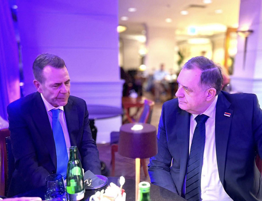 BUDAPEST, MARCH 21 /SRNA/ - SNSD President Milorad Dodik and Freedom Party of Austria Vice President Harald Vilimsky exchanged views today in Budapest on political changes taking place in Europe and the need for stronger voices defending state sovereignty, national identity, and the politics of common sense.