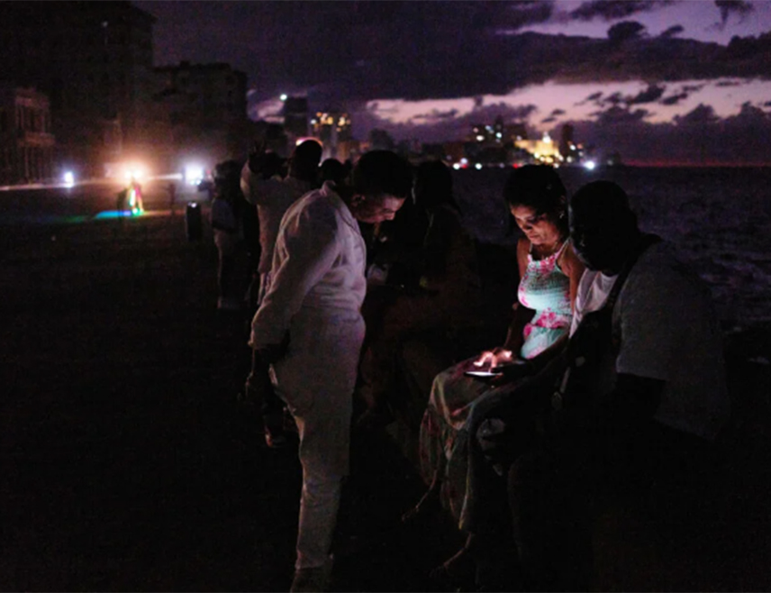 ХАВАНА, 22. МАРТА /СРНА/ - Куба је почела да обнавља свој електроенергетски систем након колапса цијеле мреже трећи пут овог мјесеца, саопштило је Министарство енергетике и рударства.