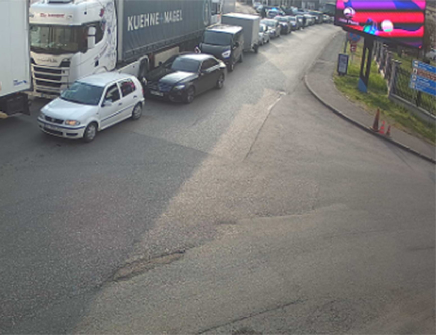 БАЊАЛУКА, 23. МАРТА /СРНА/ - На граничним прелазима Градишка, Доња Градина, Костајница, Велика Кладуша, Изачић, Брод и Свилај јутрос је појачана фреквенција возила на излазу из БиХ према Хрватској, саопштено је из Ауто-мото савеза Републике Српске.