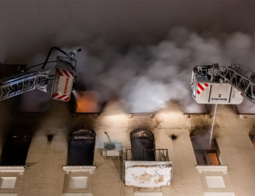 МОСКВА, 23. МАРТА /СРНА/ - Три особе погинуле су у пожару у центру Москве, саопштено је из руског Министарства за ванредне ситуације.