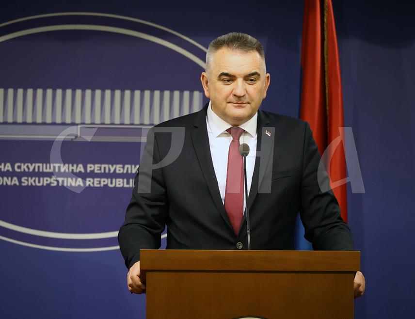 BANJA LUKA, MARCH 23 /SRNA/ - Republika Srpska Prime Minister Savo Minić said after a meeting with representatives of transport operators that he is on their side, but that a border blockade will not be allowed, as it could cause irreparable damage to the economy and the entire system.